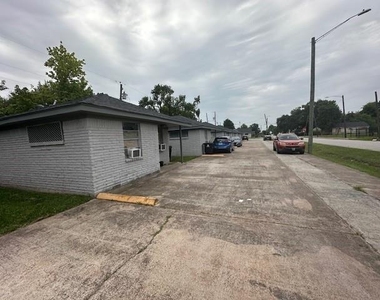 4701 Hoffman Street - Photo Thumbnail 2