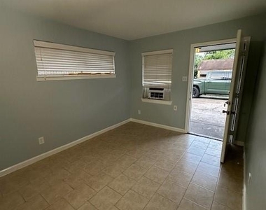 4701 Hoffman Street - Photo Thumbnail 12