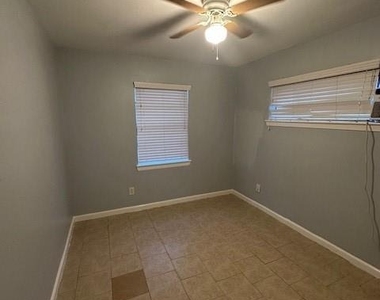4701 Hoffman Street - Photo Thumbnail 8