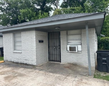 4701 Hoffman Street - Photo Thumbnail 4