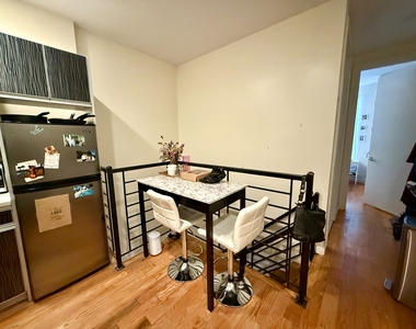 662 Park Place - Photo Thumbnail 3