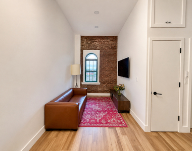 18 Howard Street - Photo Thumbnail 1
