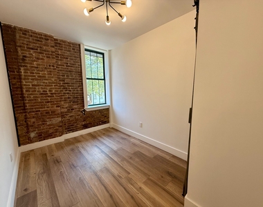 18 Howard Street - Photo Thumbnail 9