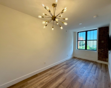 18 Howard Street - Photo Thumbnail 2