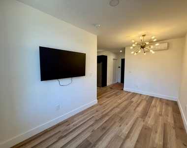 18 Howard Street - Photo Thumbnail 4