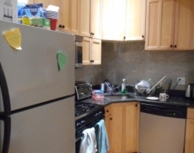 200 Winthrop Rd - Photo Thumbnail 4