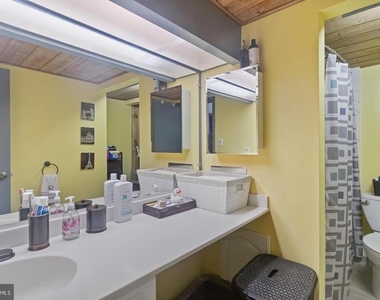 1010 Race Street - Photo Thumbnail 4