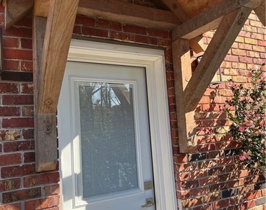 2523 Sharondale Drive Ne - Photo Thumbnail 5