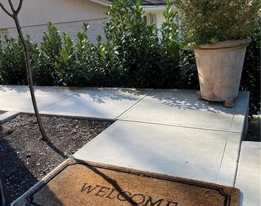 2523 Sharondale Drive Ne - Photo Thumbnail 1