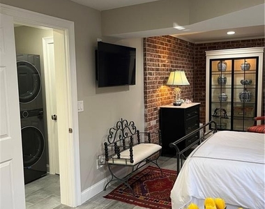 2523 Sharondale Drive Ne - Photo Thumbnail 9