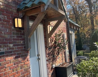 2523 Sharondale Drive Ne - Photo Thumbnail 3