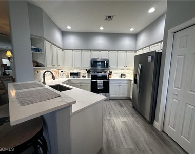 9240 Bayberry Bend - Photo Thumbnail 14