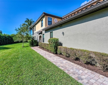 9512 Napoli Lane - Photo Thumbnail 3
