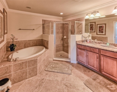 9512 Napoli Lane - Photo Thumbnail 13