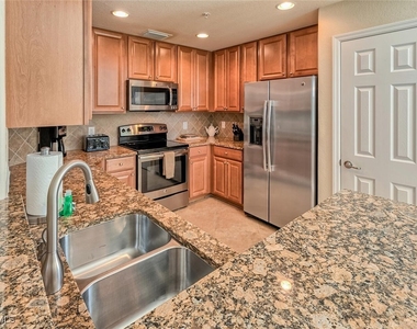 9512 Napoli Lane - Photo Thumbnail 10