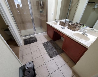 3001 Laurel Park Lane - Photo Thumbnail 10