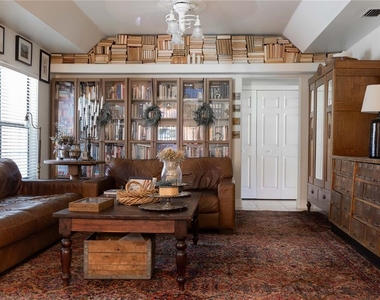 1915 Sw 40th Place - Photo Thumbnail 9