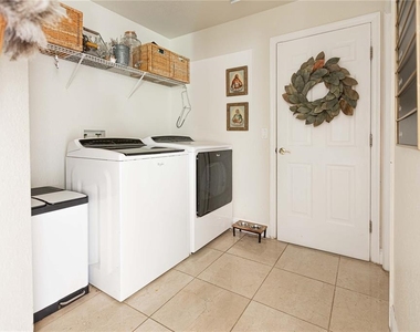 1915 Sw 40th Place - Photo Thumbnail 14