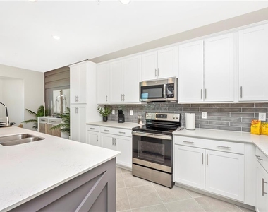 12140 Wellen Golf Street - Photo Thumbnail 4
