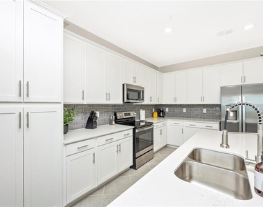 12140 Wellen Golf Street - Photo Thumbnail 3