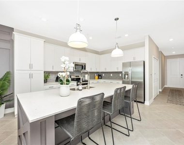 12140 Wellen Golf Street - Photo Thumbnail 2