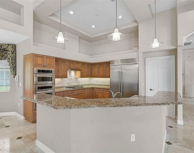 852 Macewen Drive - Photo Thumbnail 10