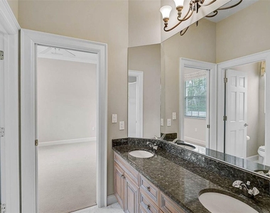 852 Macewen Drive - Photo Thumbnail 32