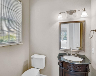 852 Macewen Drive - Photo Thumbnail 16