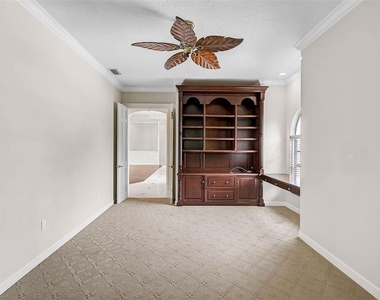 852 Macewen Drive - Photo Thumbnail 17