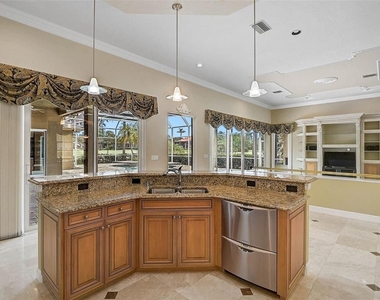 852 Macewen Drive - Photo Thumbnail 9