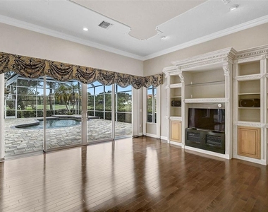 852 Macewen Drive - Photo Thumbnail 15