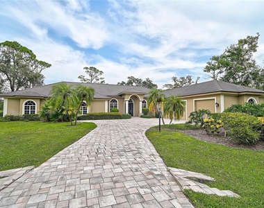852 Macewen Drive - Photo Thumbnail 4