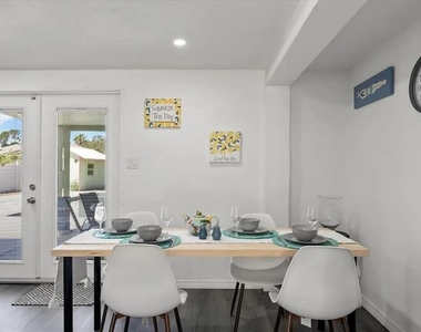 5332 Nutmeg Avenue - Photo Thumbnail 6