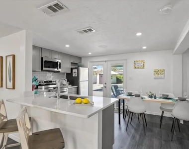 5332 Nutmeg Avenue - Photo Thumbnail 3