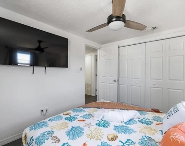 5332 Nutmeg Avenue - Photo Thumbnail 10