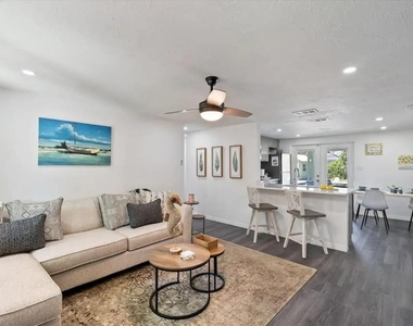 5332 Nutmeg Avenue - Photo Thumbnail 2