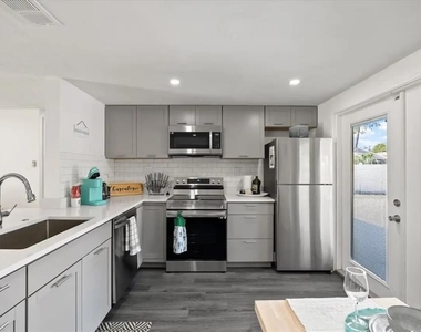5332 Nutmeg Avenue - Photo Thumbnail 4