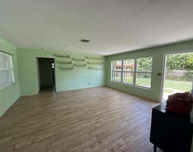 2957 Nw 6th Avenue - Photo Thumbnail 1