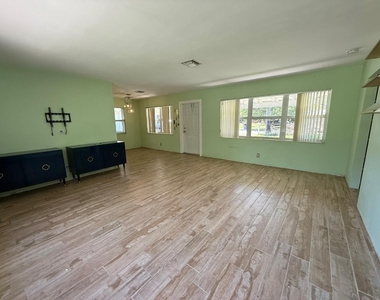 2957 Nw 6th Avenue - Photo Thumbnail 8