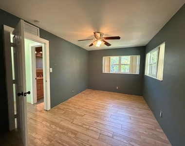 2957 Nw 6th Avenue - Photo Thumbnail 6