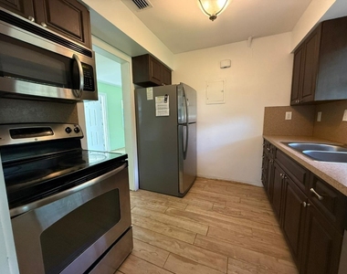 2957 Nw 6th Avenue - Photo Thumbnail 4