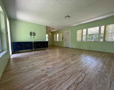2957 Nw 6th Avenue - Photo Thumbnail 2