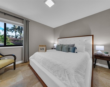 616 Riviera Isle Drive - Photo Thumbnail 12