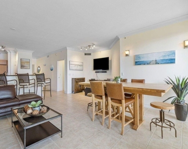 806 E Windward 301 Way - Photo Thumbnail 11