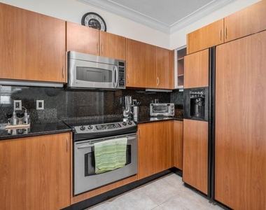 806 E Windward 301 Way - Photo Thumbnail 15
