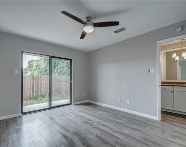 4307 S 1st St - Photo Thumbnail 2
