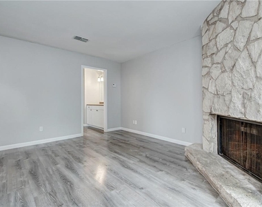 4307 S 1st St - Photo Thumbnail 8