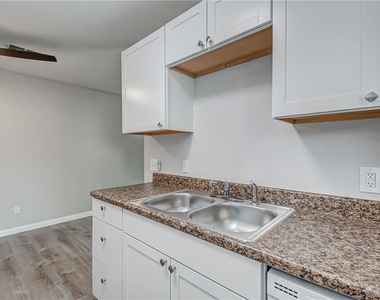4307 S 1st St - Photo Thumbnail 12