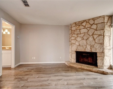 4307 S 1st St - Photo Thumbnail 7