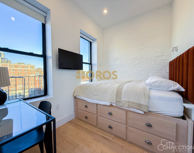 322 East 11th Street - Photo Thumbnail 8
